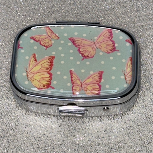 Accessories - Butterfly Travel NWT Small Pill Box with Mirror